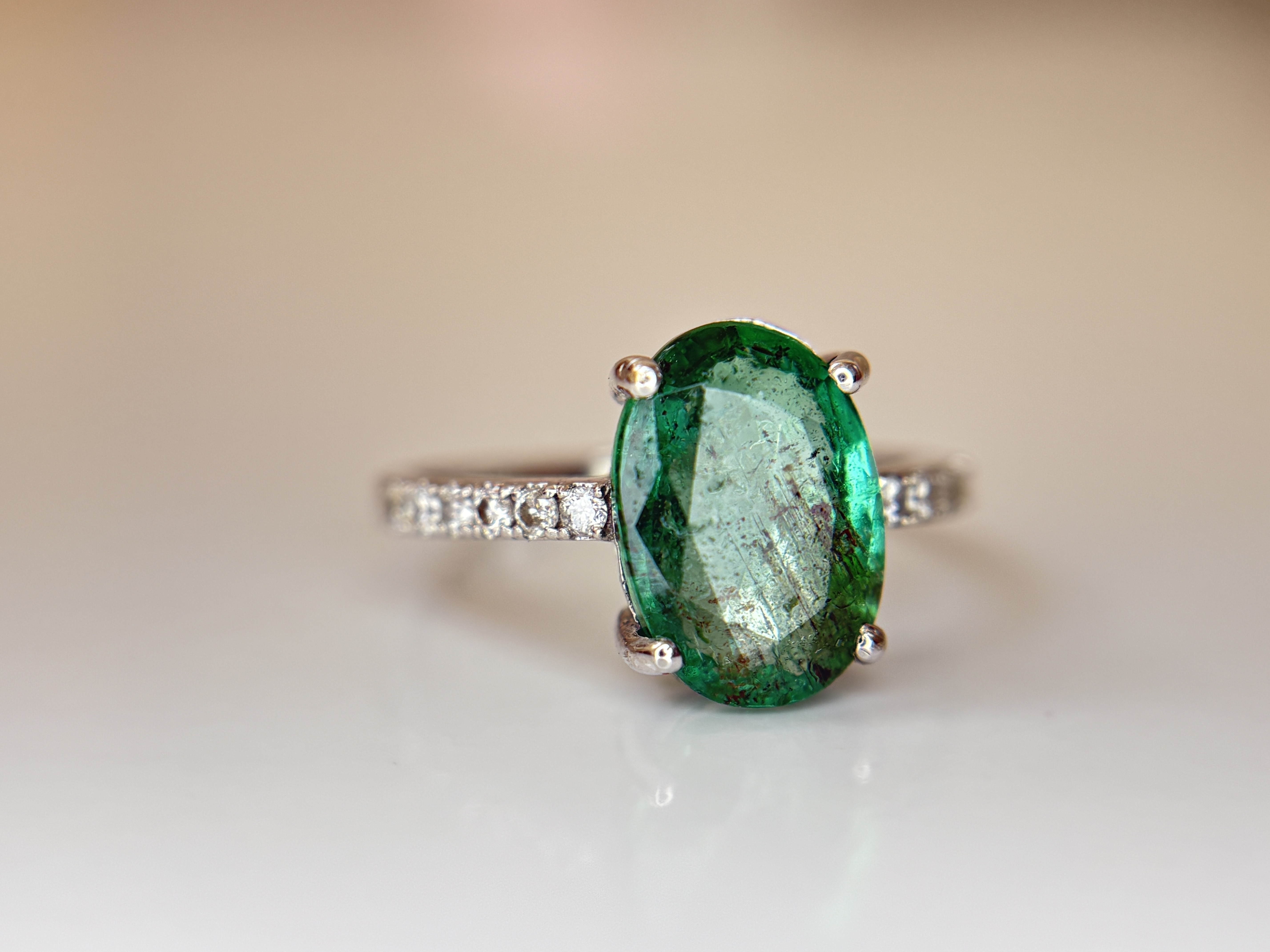 Beautiful Natural Emerald 3.00ct With Natural Diamonds & 18k Gold