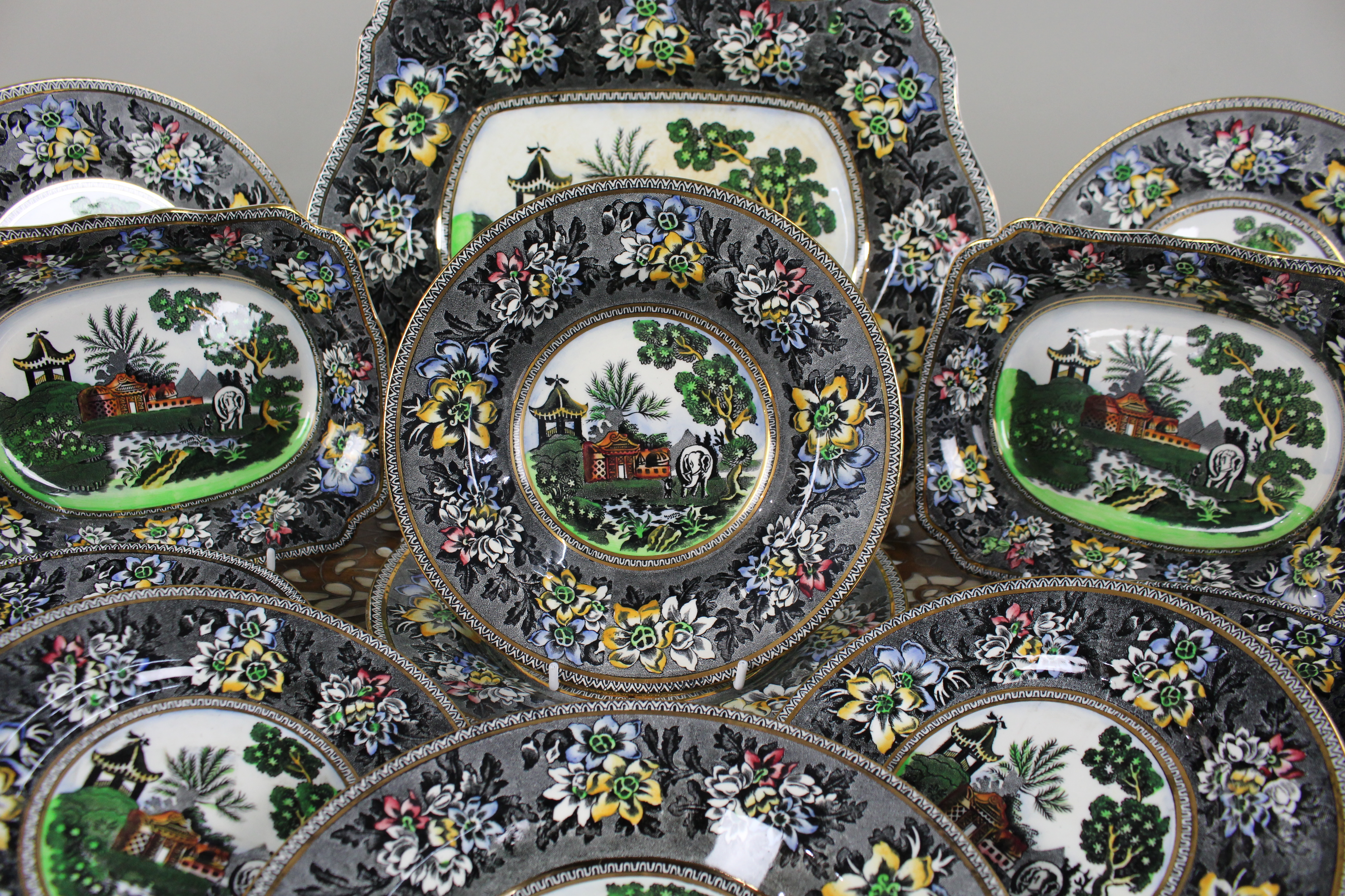 Hatterbridge Pottery Chinoiseries Rogers 20-Piece Dinner Service