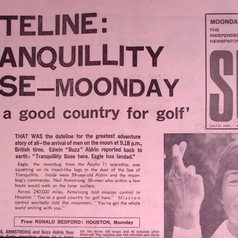 Apollo 11 Man on the Moon Front & Back Cover Sun Independence 1969 Newspaper