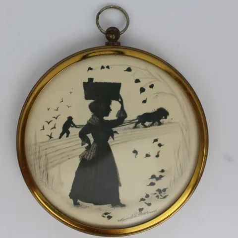 Vintage Miniature Sillhouette