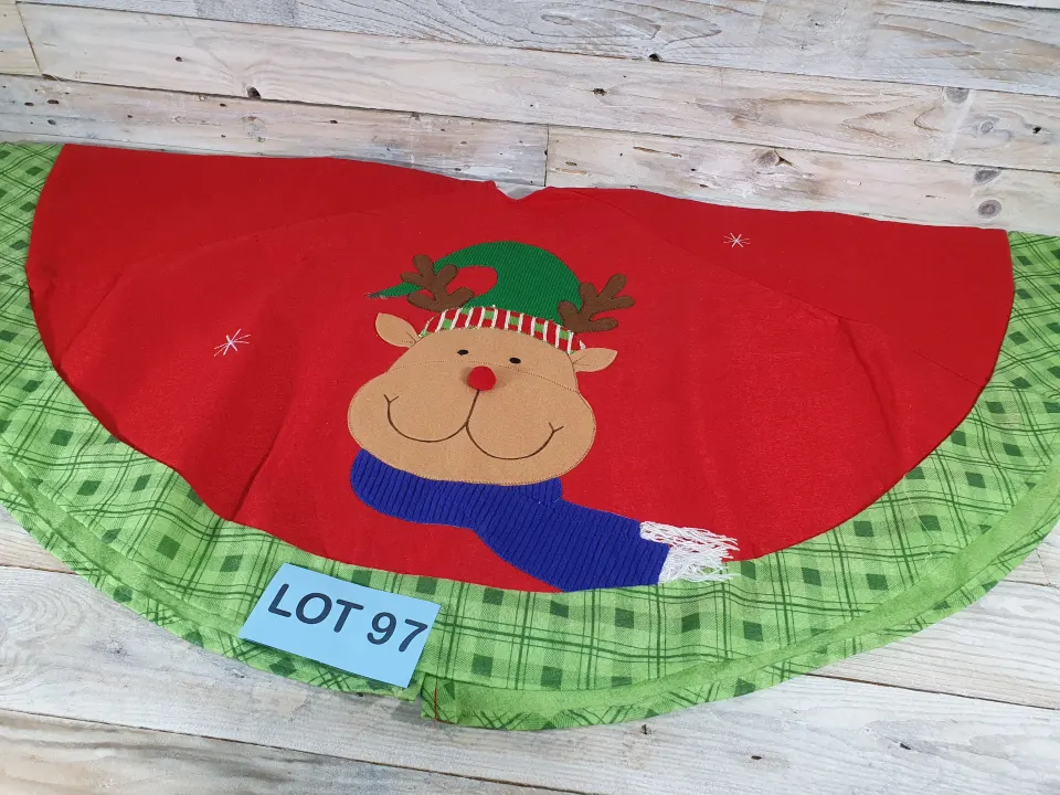 Large Luxury Christmas Tree Skirt with Reindeer in Scarf