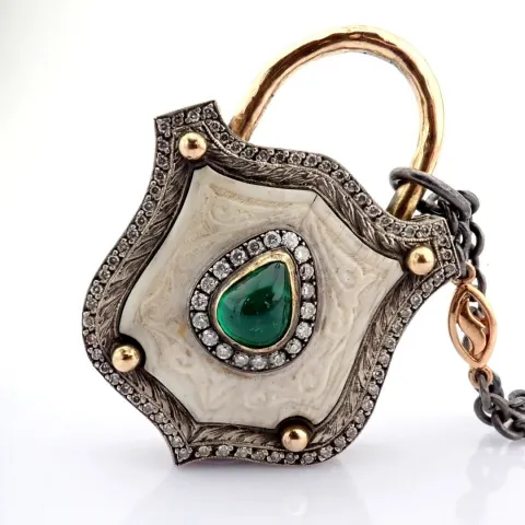 An Exquisite, Convertible Clasp Necklace Embellished With Gold, Vibrant Emerald .Bone-Carved and Dia