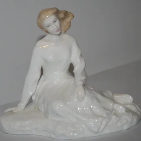 Royal Doulton Forever Yours HN 3949 Porcelain Figurine
