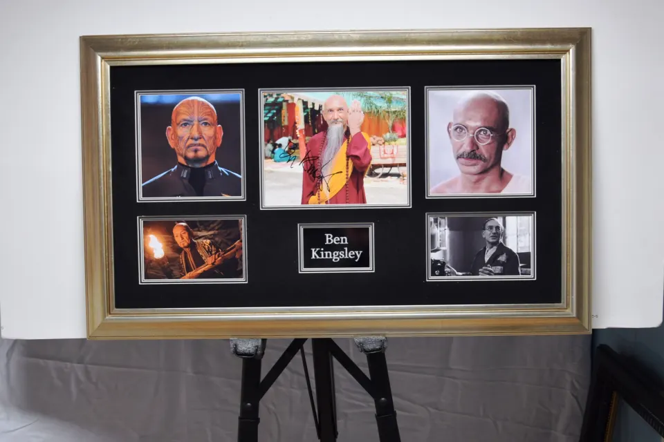 BEN KINGSLEY  original signature presentation