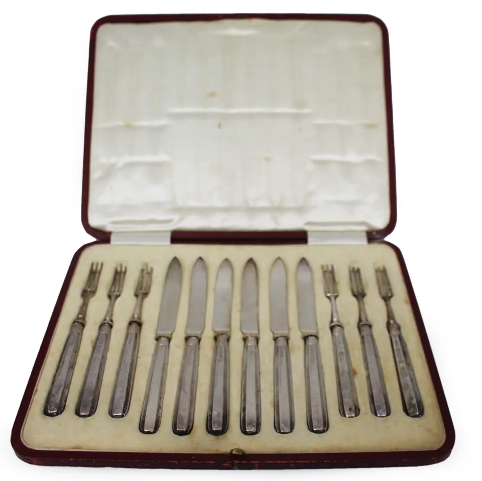 Cased Solid Silver Dessert Cutlery Set – Sheffield 1914 by Thomas Bradbury & Sons