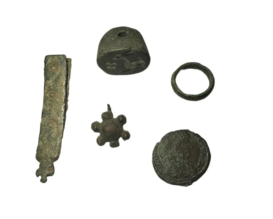 Antiquities: Group of artefacts