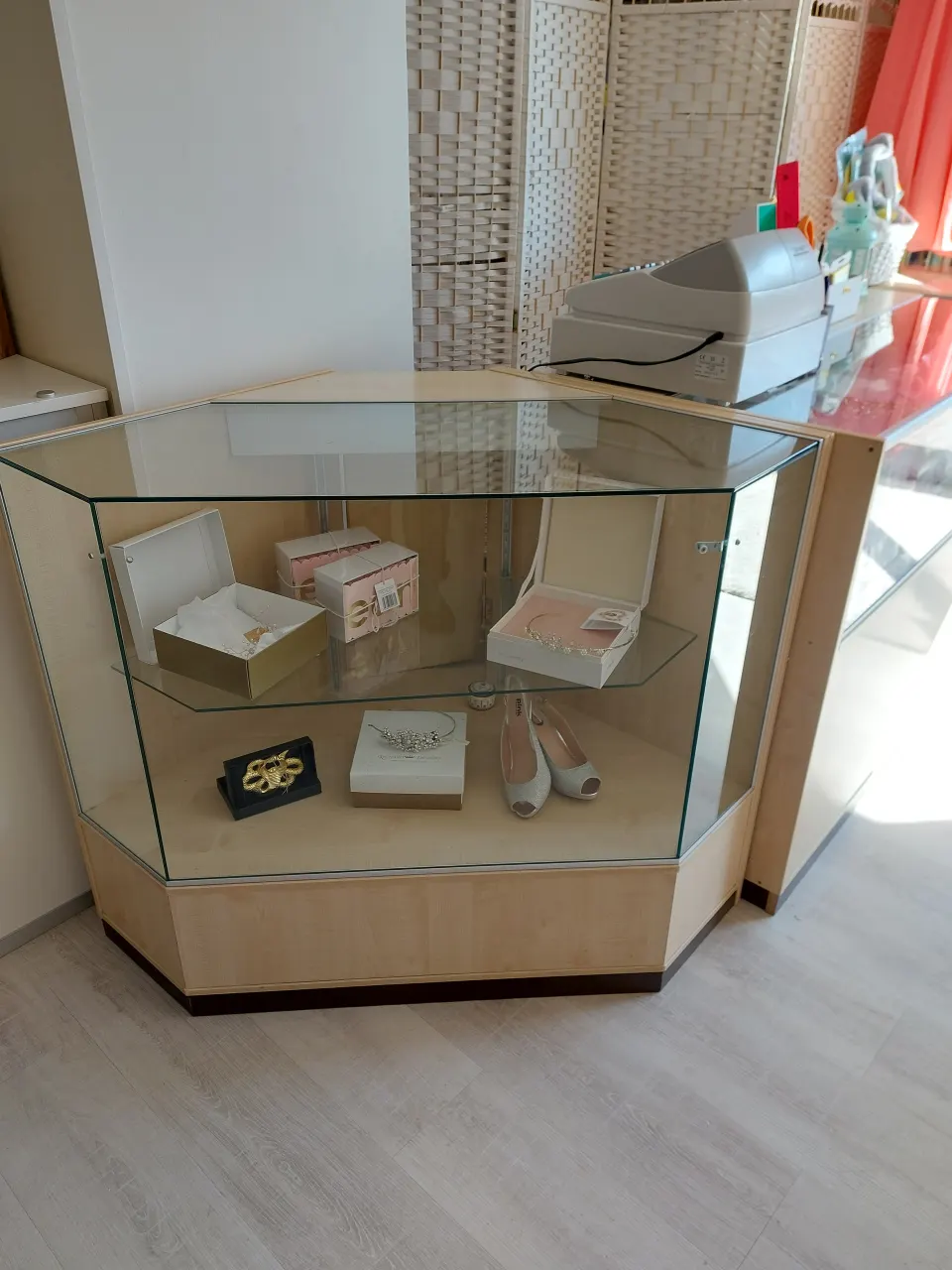 Maple Corner Display Unit RRP £1195