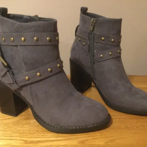 Dolcis “Piper” High Block Heel Ankle Boots, Size 7, Grey - New RRP £49.99