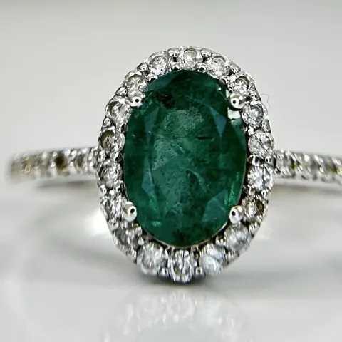 Beautiful Natural Emerald 1.22CT With Natural Diamonds & 18k Gold
