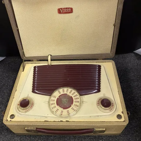 Vintage Vidor Radio