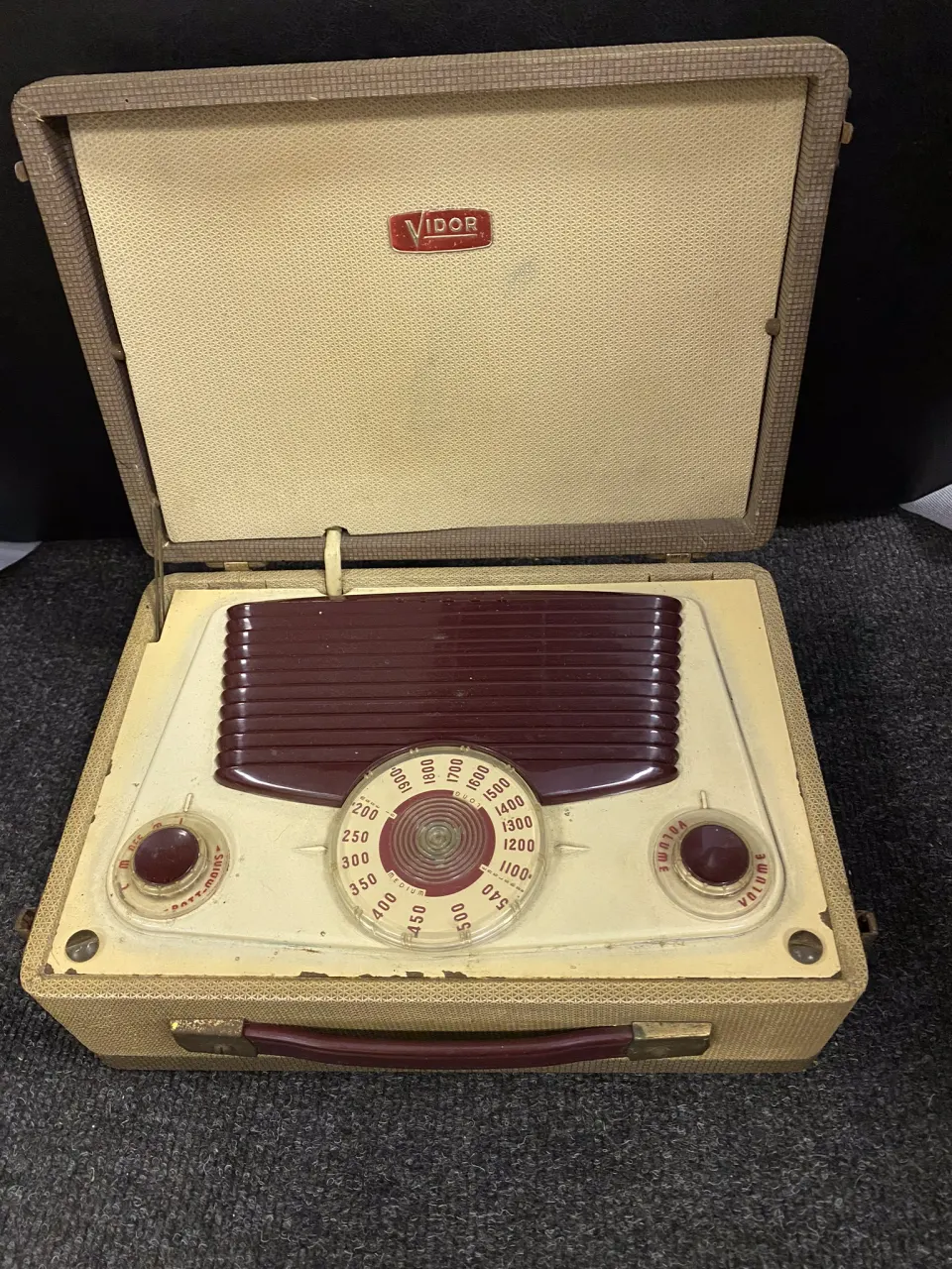Vintage Vidor Radio