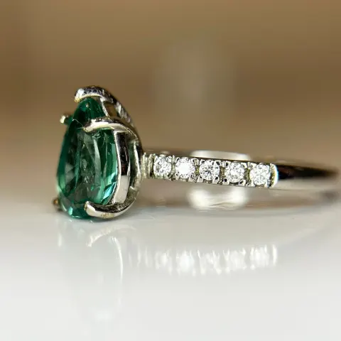 Beautiful Natural Emerald With Natural Diamonds & 18kGold
