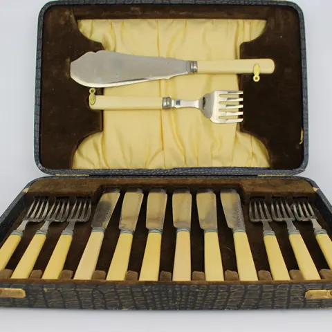 Vintage Trimils & Everwhite Cased Fish Flatware Set