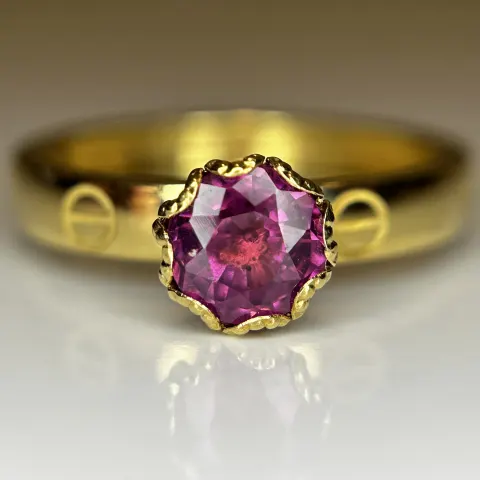 Beautiful 0.90 CT Natural Spinel Ring & 18k Yellow Gold