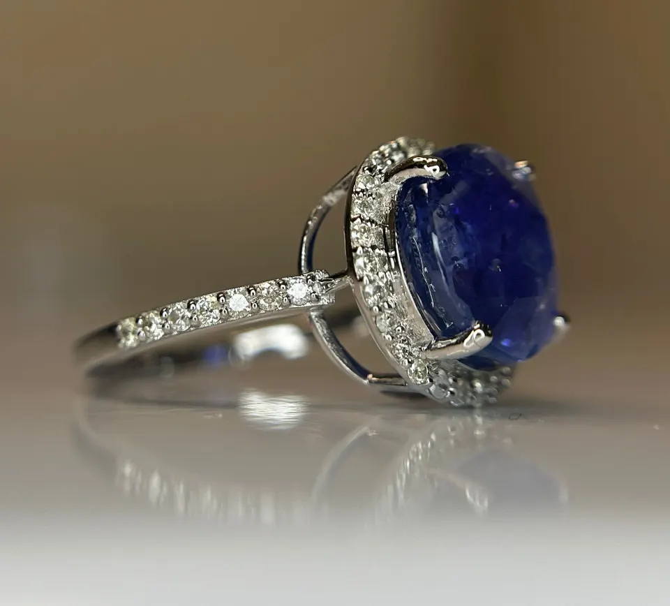 Beautiful 6.62 CT  Natural Ceylon Cornflour Blue Sapphire  Diamonds & 18k Gold