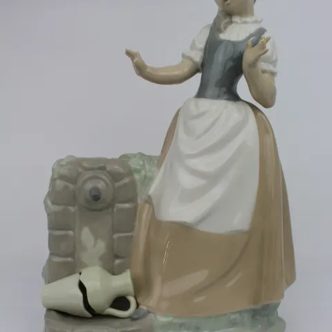Nao by Lladro Figurine