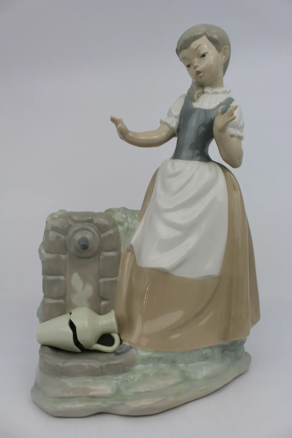 Nao by Lladro Figurine