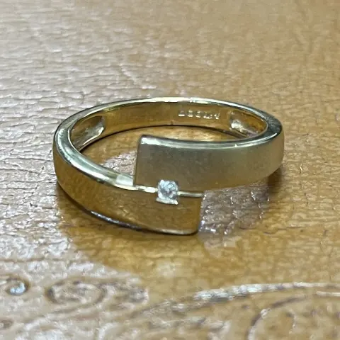 9ct Gold Diamond Ring