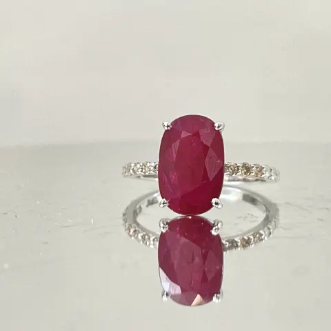 Natural Burma Ruby 3.26 CT With Natural Diamonds & 18kGold