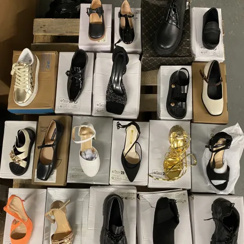 Mixed Footwear - Ladies/Childrens - New Items x 77 items - (Trade Lots 5)