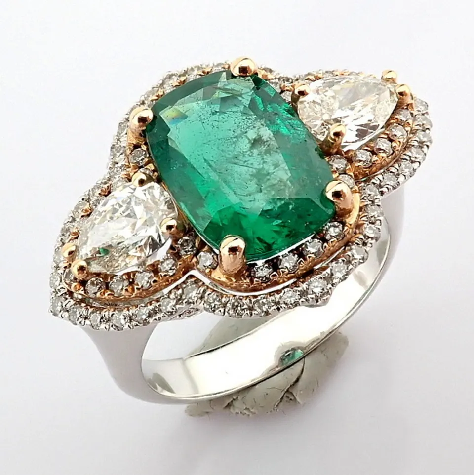 An exquisite ring detailed with vibrand emerald, different cut diamonds