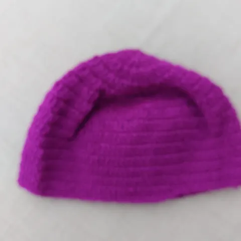 Knitted hats and scarves child