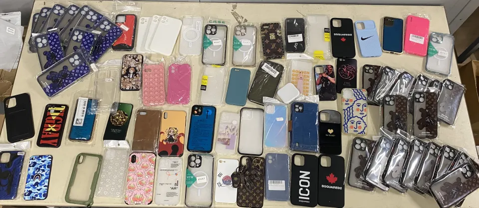 111 x Apple iPhone Cases - Cases are New