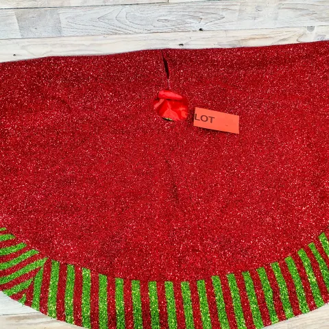 110cm round Christmas Tree skirt. Red with red & green edge. Shimmer fabric.