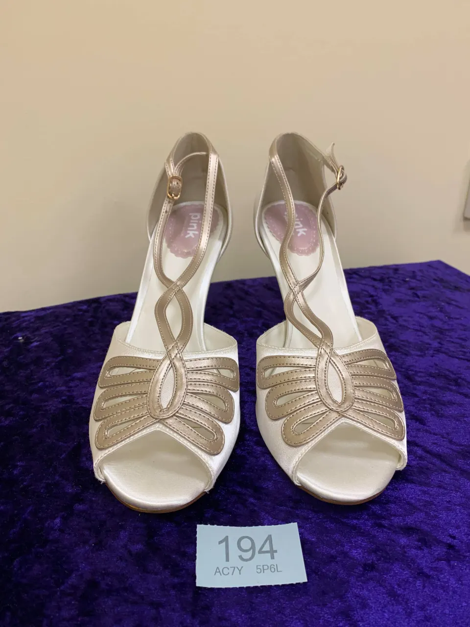 Designer shoes ivory/champagne in size 42.  Code 194
