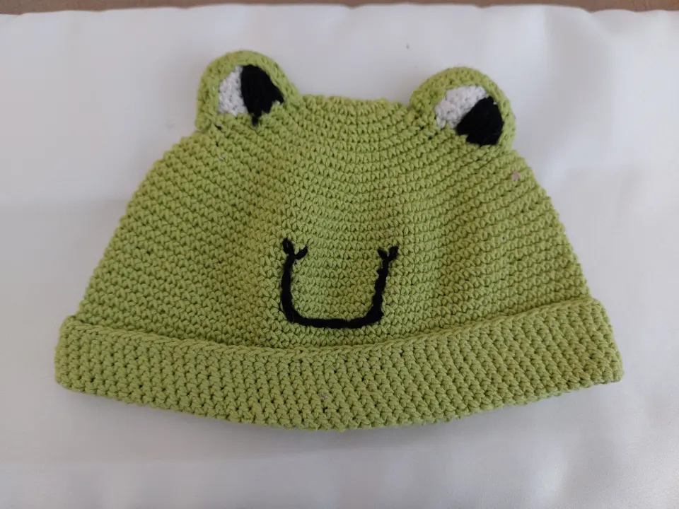 Selection of childrens hats, gloves and scarves.  Various colours.  Min 15 items