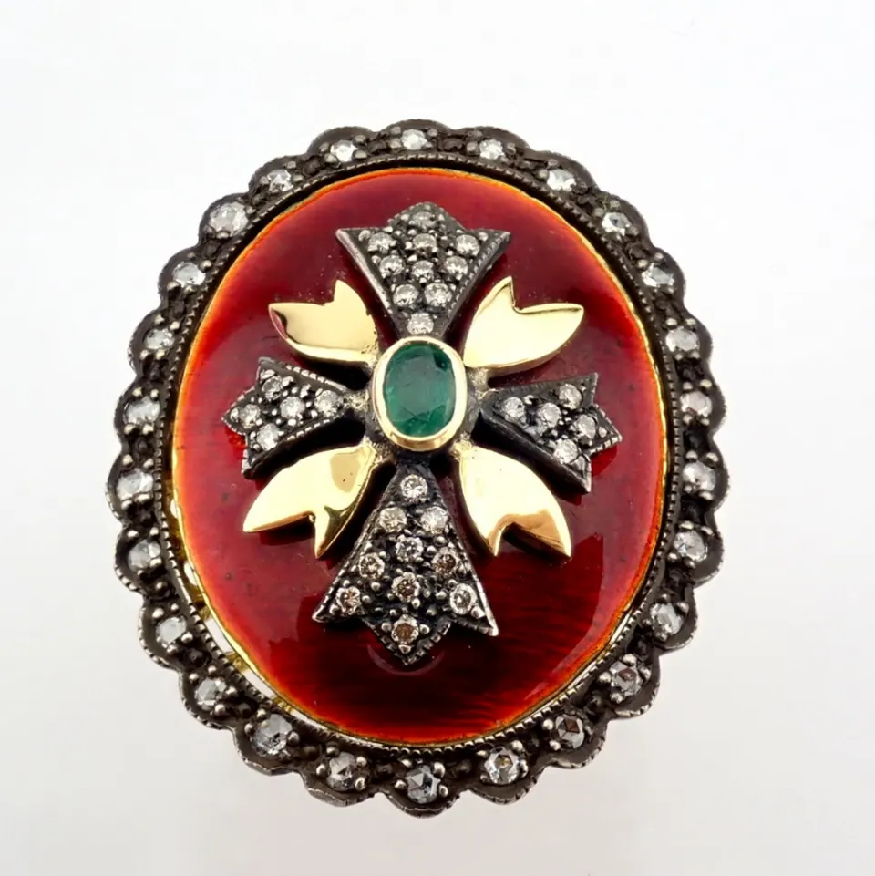An Exquisite Antique Enamel Ring, Detailed With Vibrant Emerald, Brilliant Diamonds and Gold On Silv