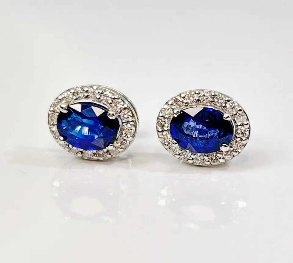 Beautiful Natural Unheated Blue sapphire earrings  with diamonds & Platinum