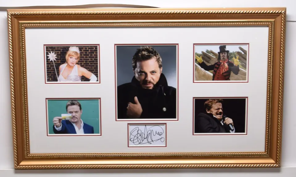 EDDIE IZZARD original signed presentation