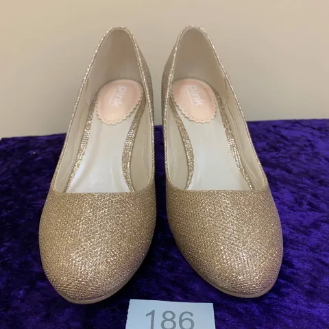 Designer shoes gold size 36 Code 186