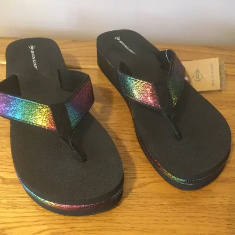 Dunlop “Bow” Ladies, Low Wedge, Flip Flop Sandals, Size 3, Rainbow - Brand New