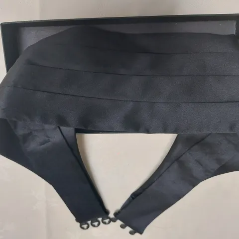 Black garment bags x 10 (RRP £19.99 each)