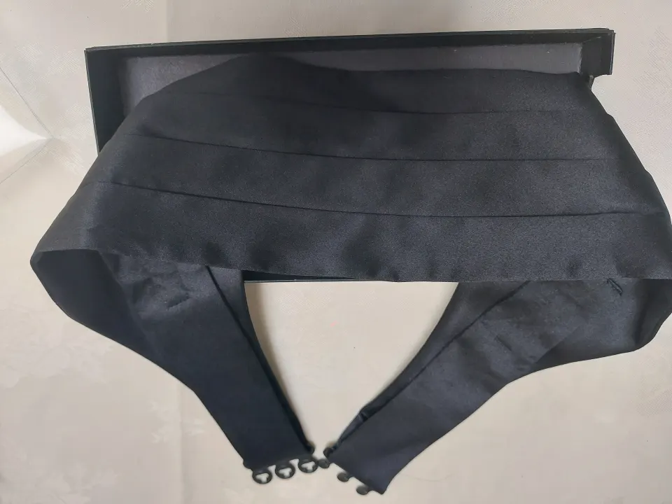 Black garment bags x 10 (RRP £19.99 each)