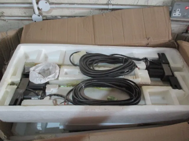 Enduro Auto Steady Feet caravan Mover item includes all items as pictured looks new and uniused