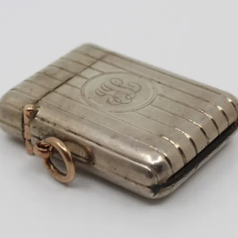 Edwardian Sampson Mordan Solid Silver Vesta Case with Gold Link Chester 1906