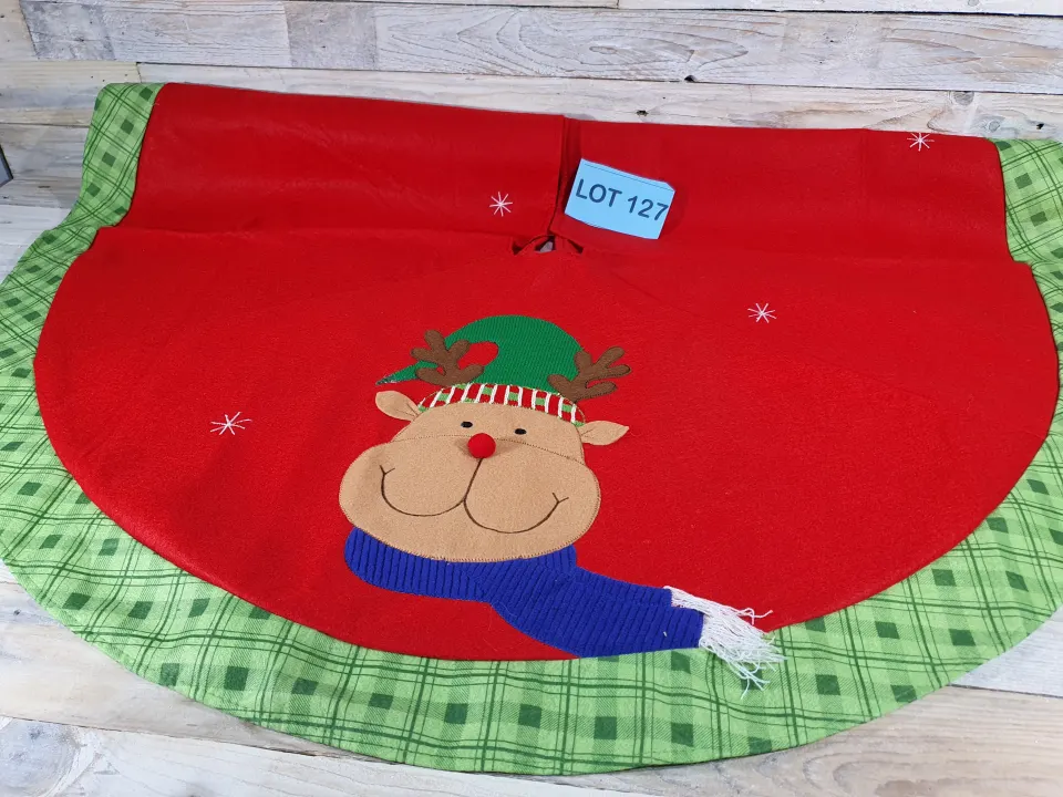 Large Luxury 3D Reindeer Tree Skirt  Rrp £19.99