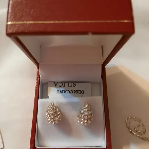 Richard Designs Teardrop earrings