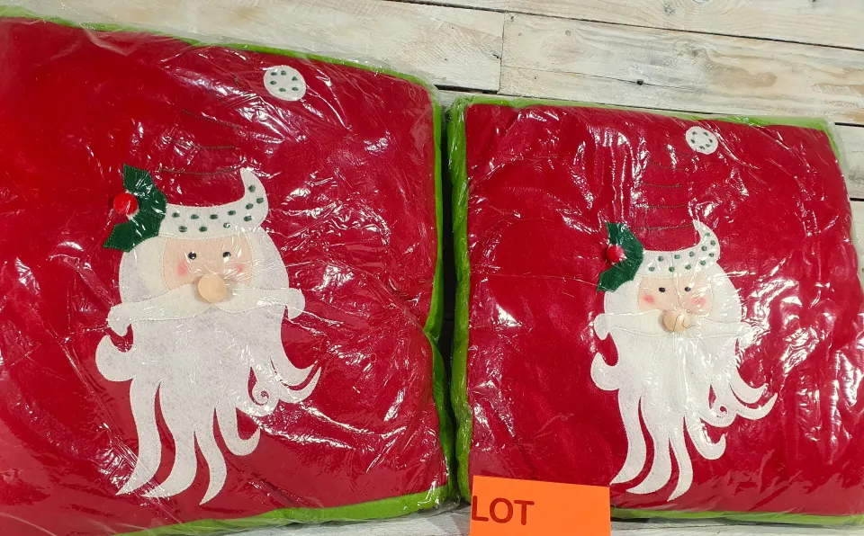 2 x Luxury fabric Christmas cushions. Rrp £29.98