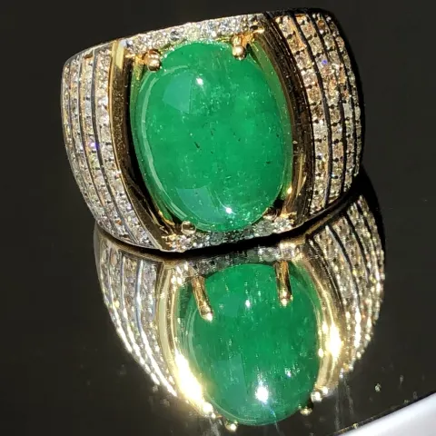 Beautiful 10.97 Carat Natural Emerald Man Ring With Natural Diamonds And 18k Gold
