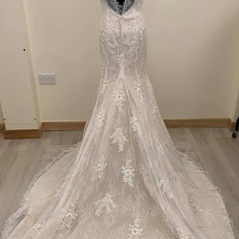 Eternity Bridal fitted wedding dress size 10 in ivory/café.  Lace