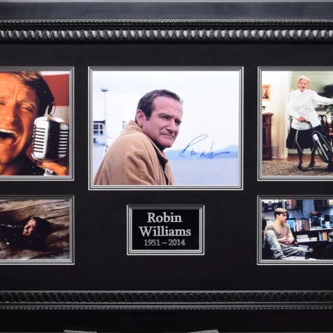 ROBIN WILLIAMS original signature presentation.