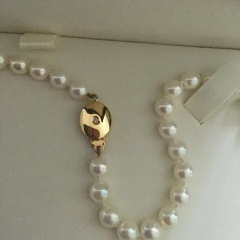 Goldsmith Pearl Necklace with 18ct gold and diamond clasp