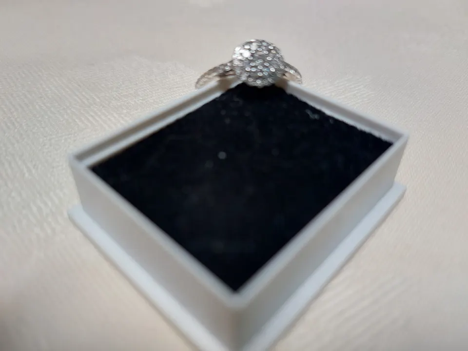 Rhodium plated dress/engagement ring set with Cubic Zirconia approx 1.00 carat.  RRP £189 160