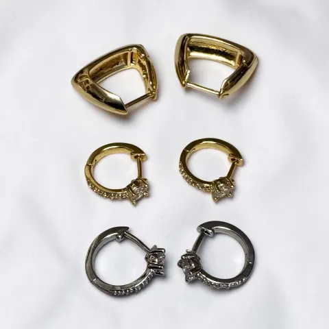 8 x Various Earrings Lb2