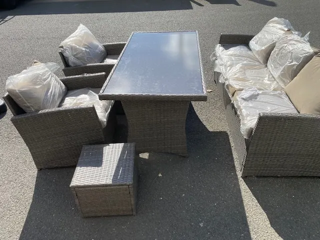 lot 39. Rattan sofa set