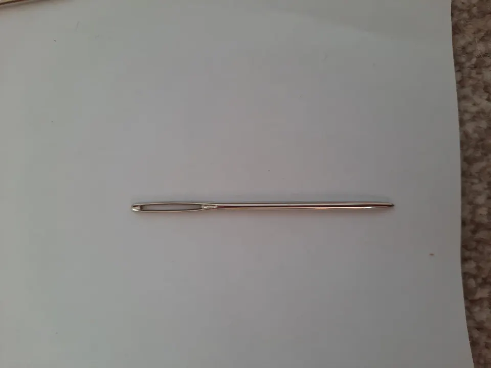 100 large tapestry needles and bag of small tapestry needles